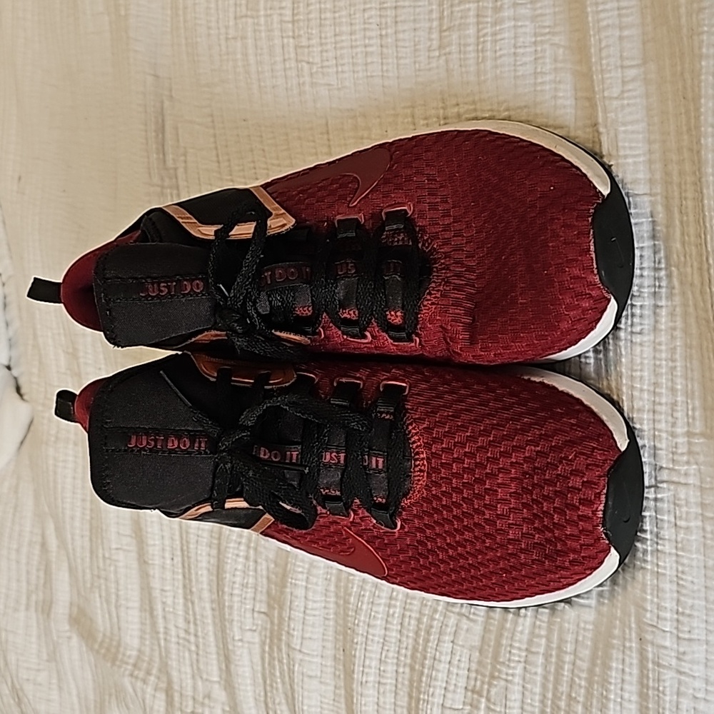 Nike Air Bella maroon and gold